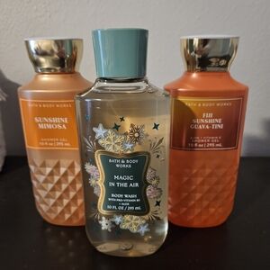 Bath & Body Works Magic in the Air Body Wash with Gold and Cream Accents